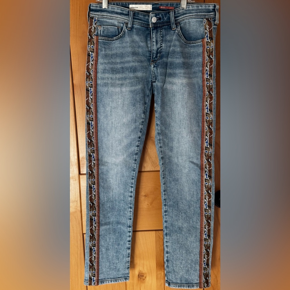 ANTHROPOLOGIE PILCRO WOMEN’S JEANS size 25 
Blue denim camo detail on legs